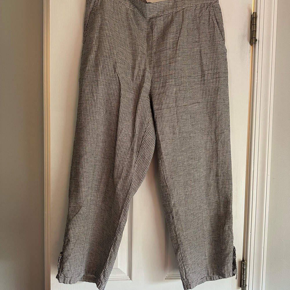 Women’s black Checkered Pants. Wide Leg. Medium but runs large